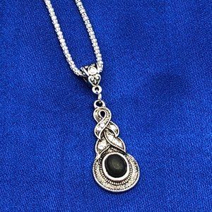 🔴FINAL PRICE NWT silver marcasite black stone necklace